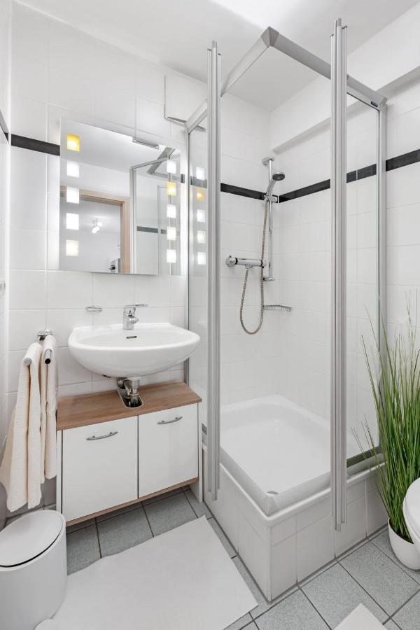 Zwei Zimmer Wohnung Im Stadtzentrum Mit Tiefgaragenplatz Munique Exterior foto